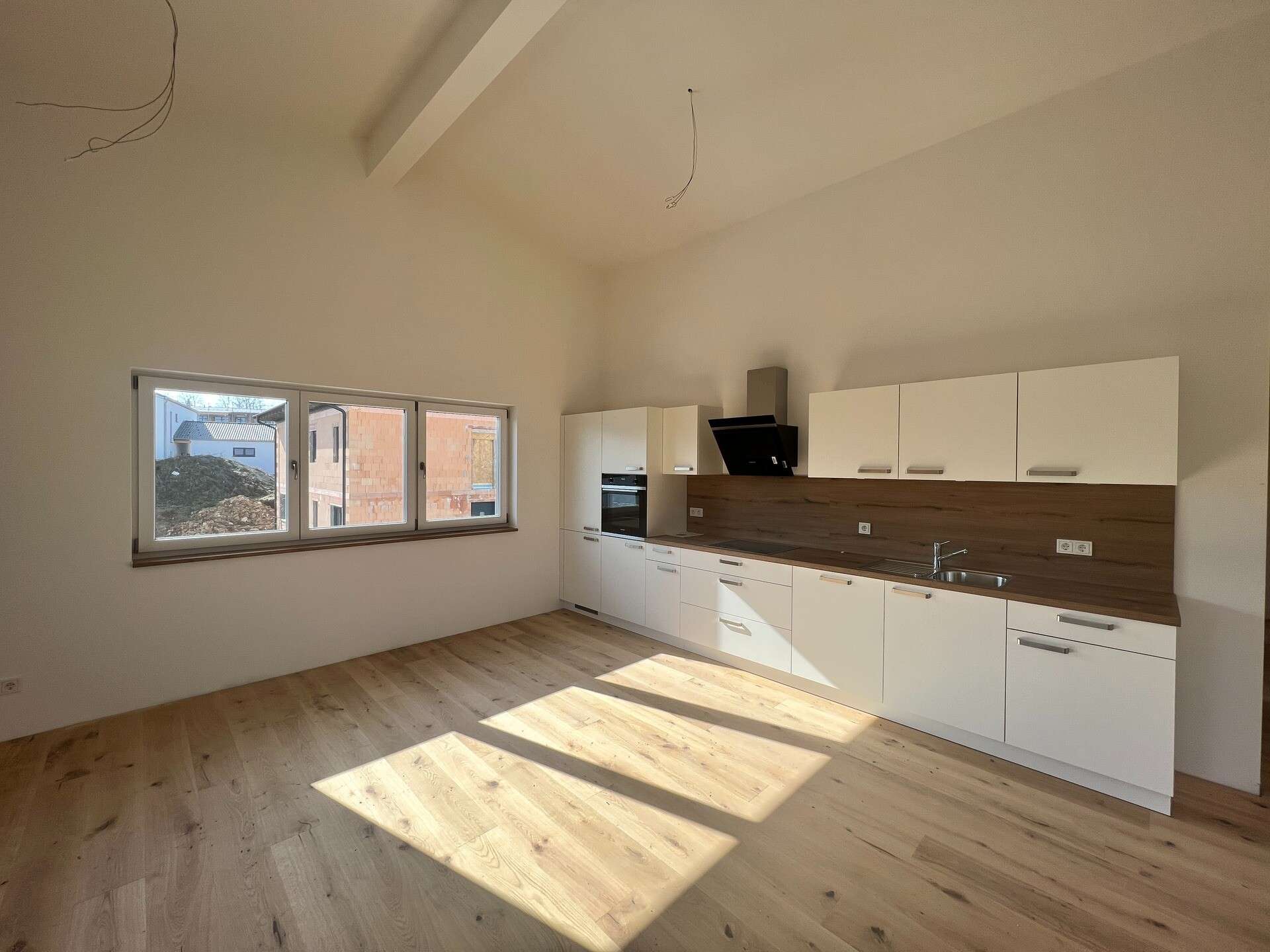 Hochwertige Dachgeschosswohnung mit drei Zimmern - Bezugsfertig für neue Mieter – Wohnung in Tiefenbach