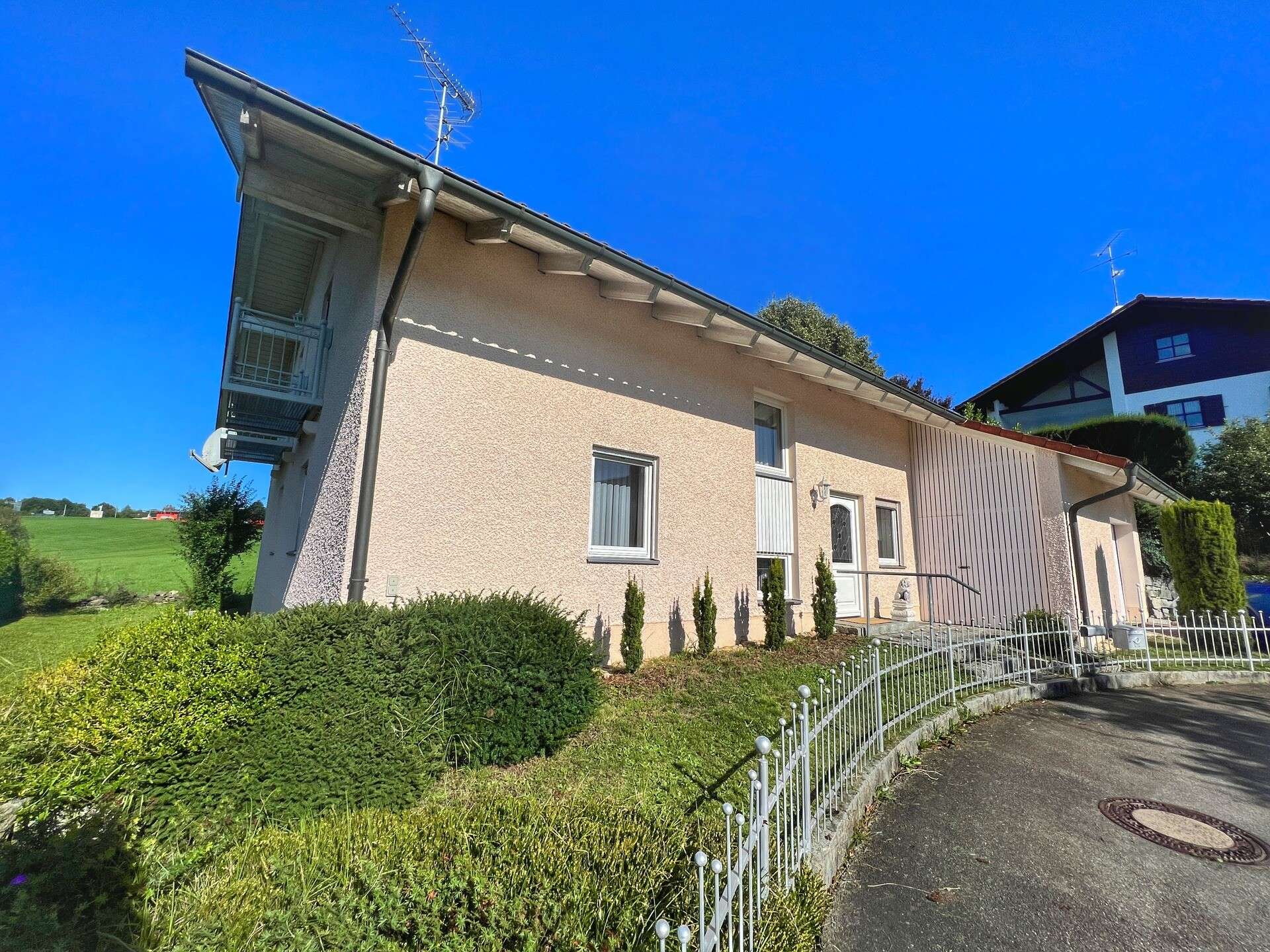 Idyllisches Einfamilienhaus mit Weitblick in Salzweg – Haus in Salzweg