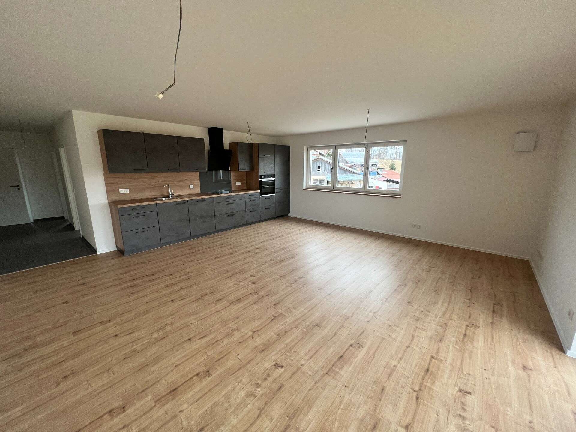 Helle 3-Zimmer-Wohnung mit Balkon – nur wenige Minuten von Passau entfernt – Wohnung in Tiefenbach
