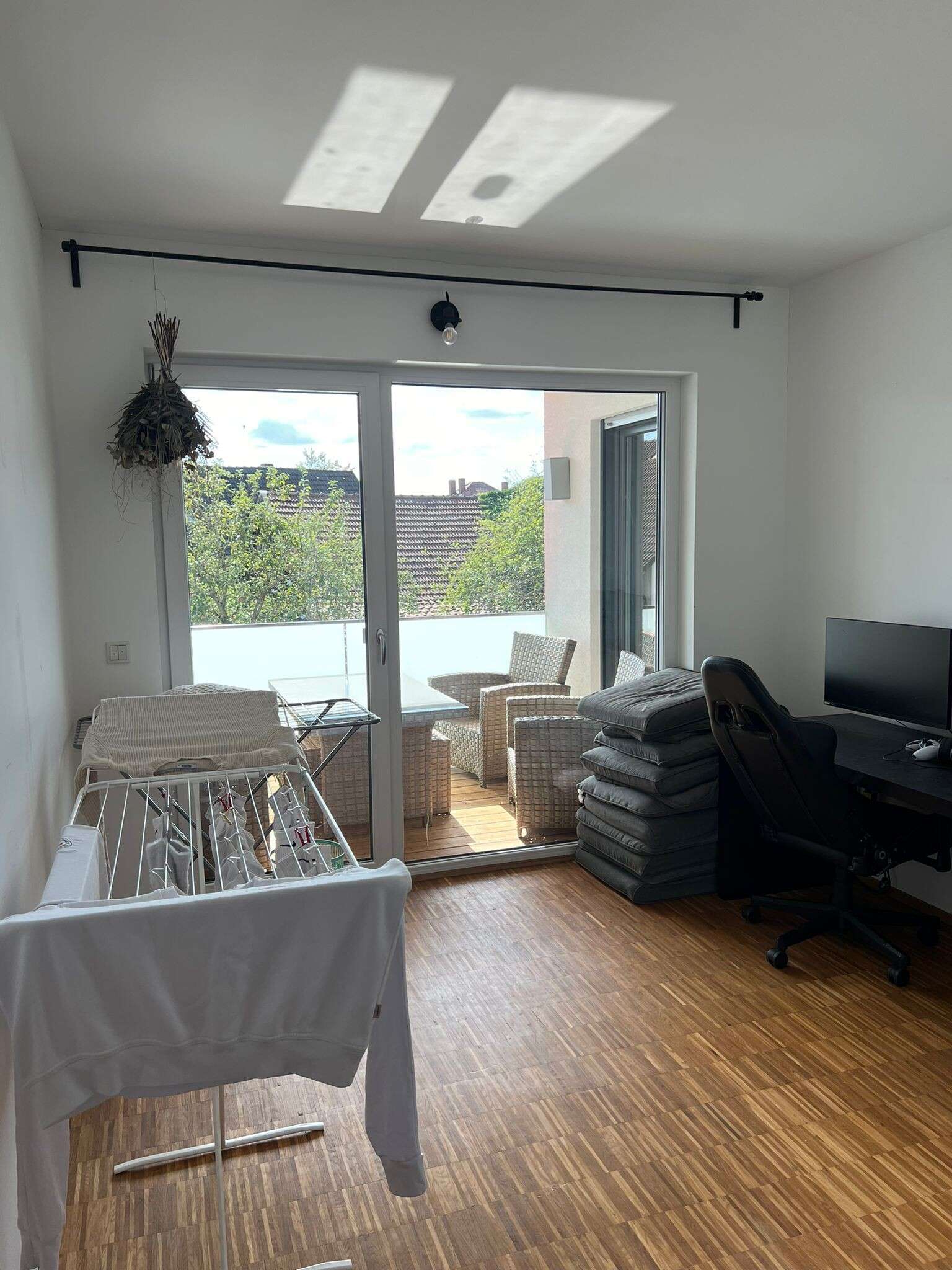 Ihr Wohlfühlort: Lichtdurchflutetes Wohnen mit Balkon und moderner Effizienz – Immobilie in Hofkirchen