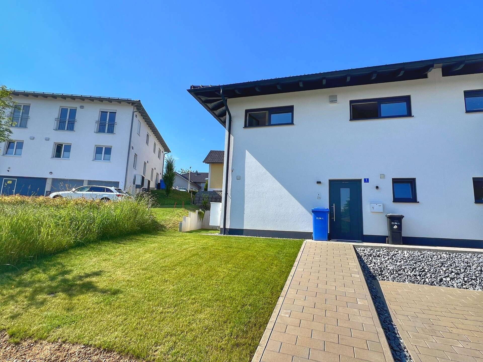 Moderne Doppelhaushälfte in Neukirchen vorm Wald ab 01.09.2024 zu vermieten – Haus in Neukirchen vorm Wald