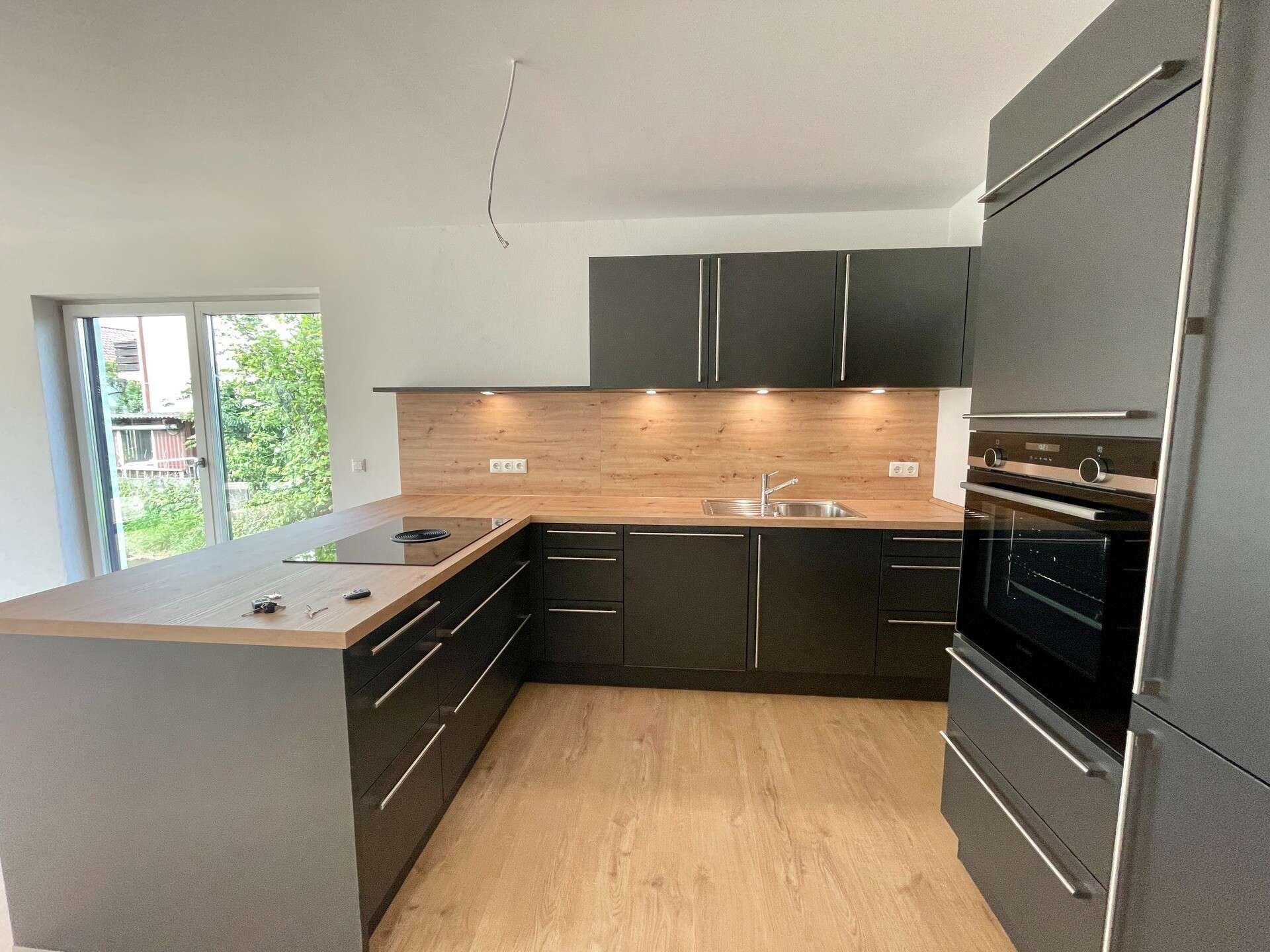 Erstbezug in Osterhofen: Komfortable 4-Zimmer-Doppelhaushälfte ab sofort – Haus in Osterhofen
