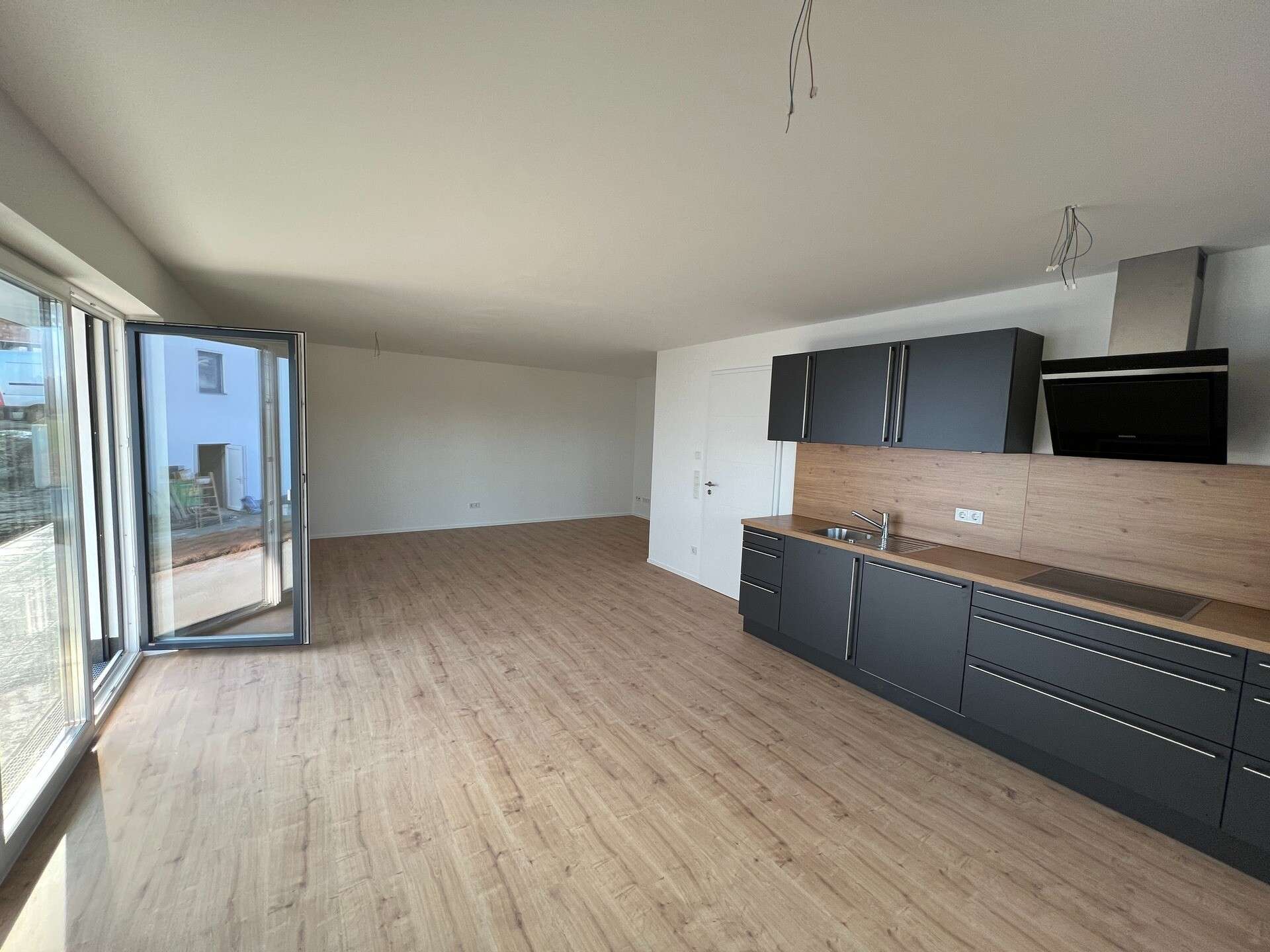 Moderne Erdgeschosswohnung mit Terrasse und Garten Stadtgrenze Passau – Wohnung in Tiefenbach