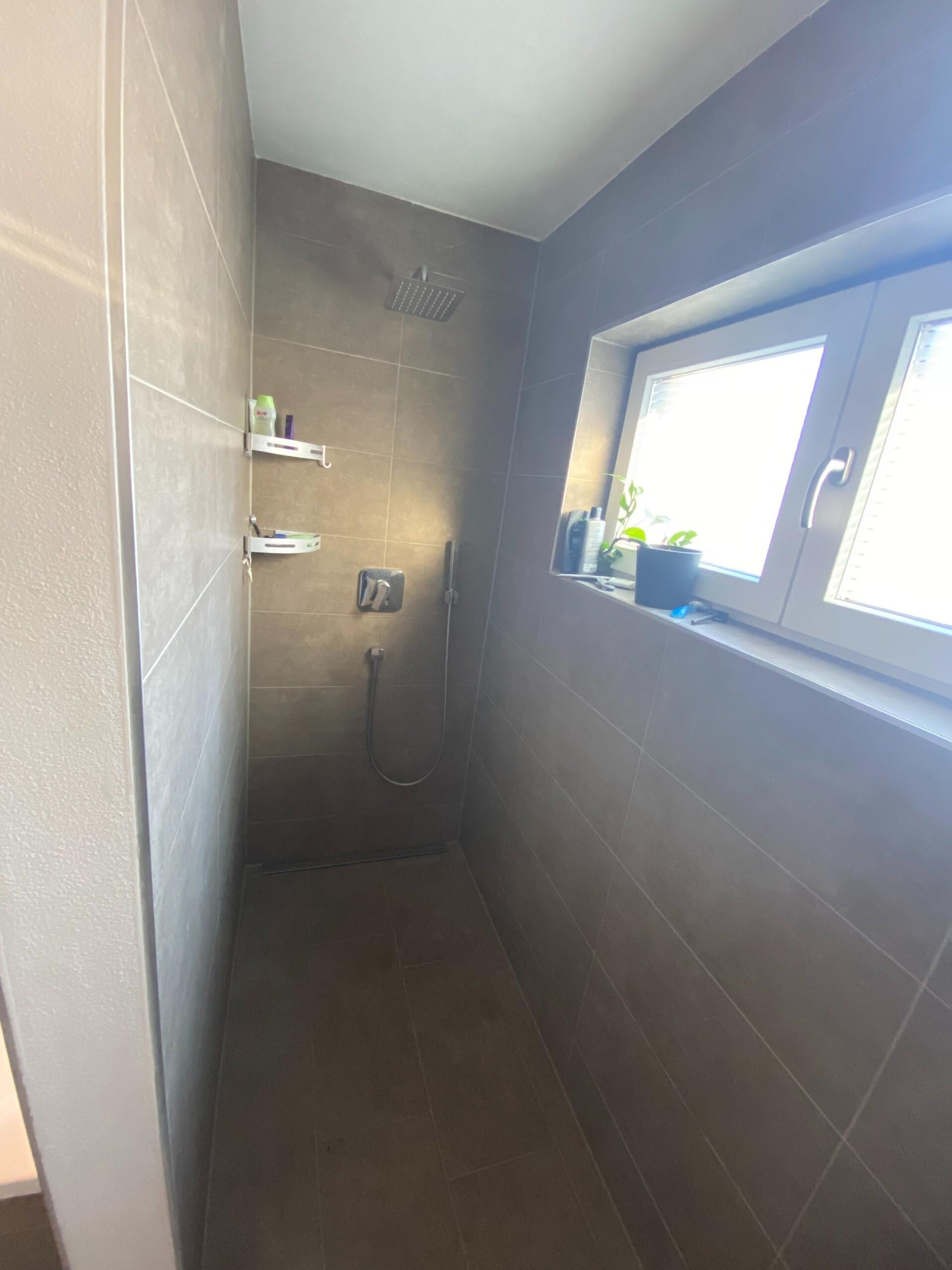 Bad-Dusche