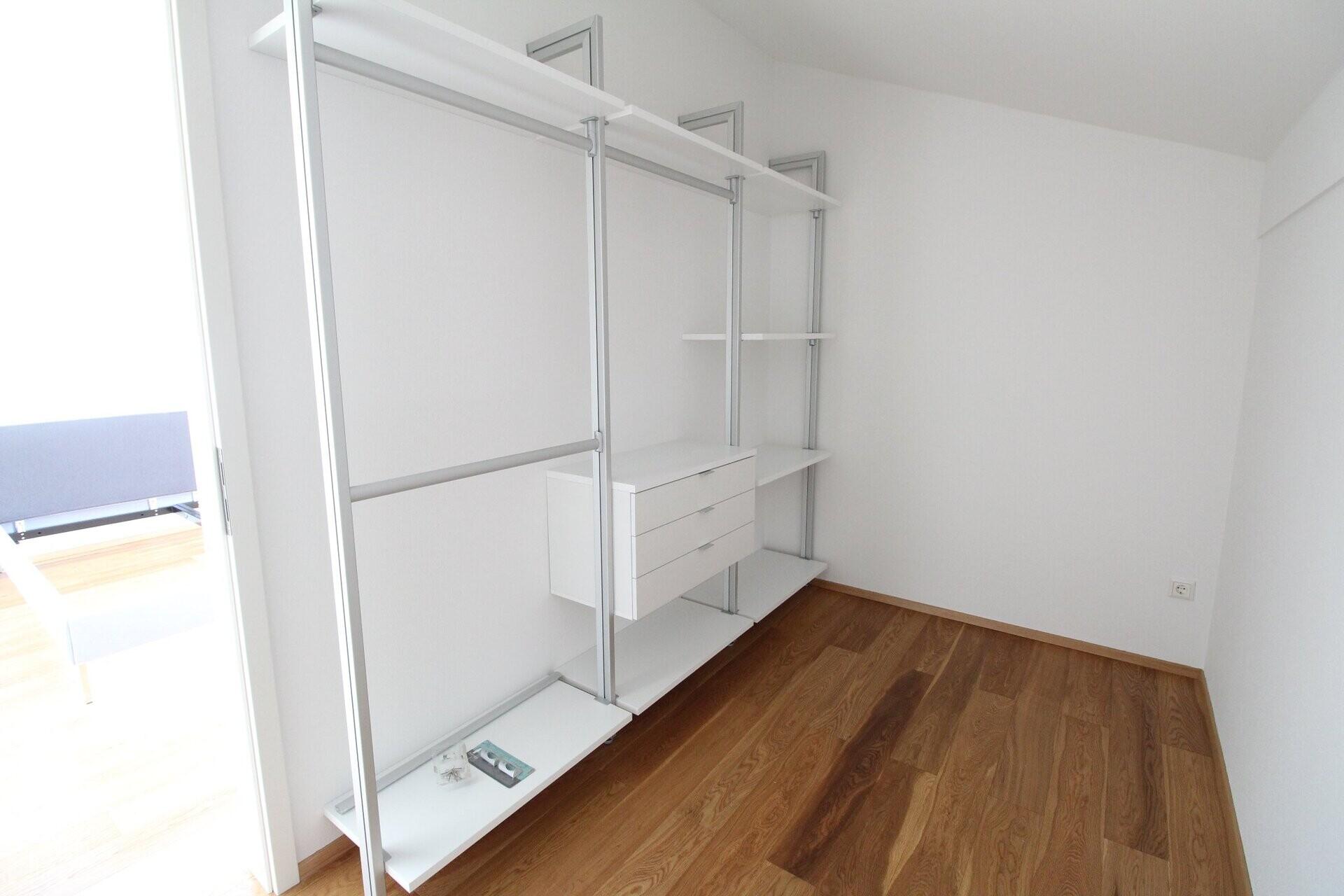 Begehbarer Schrank