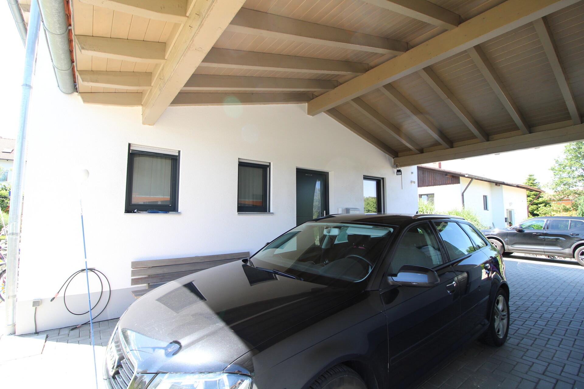 Aussen-Eingang-Carport