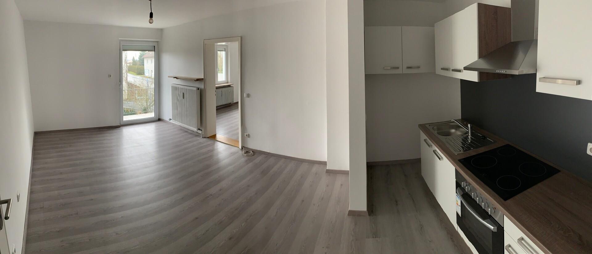 Wohn- Essbereich mit Balkon