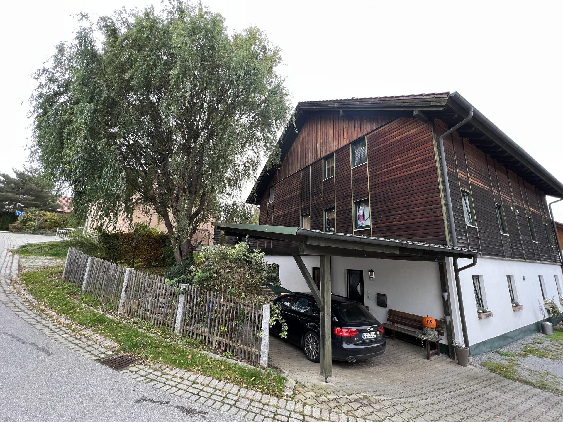 Aussenansicht-Carport-seitlich