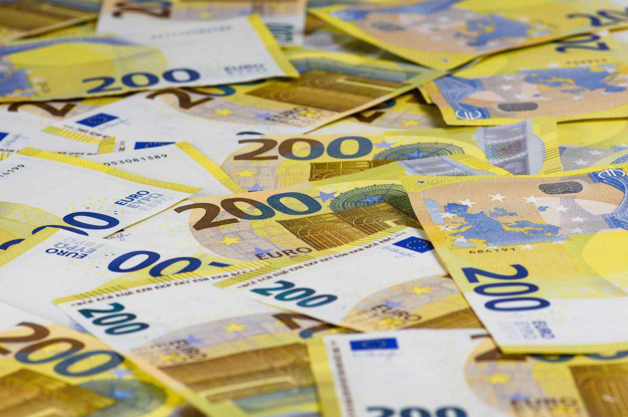 200-Euro-Geldscheine als Symbol für die Tippgeber-Provision