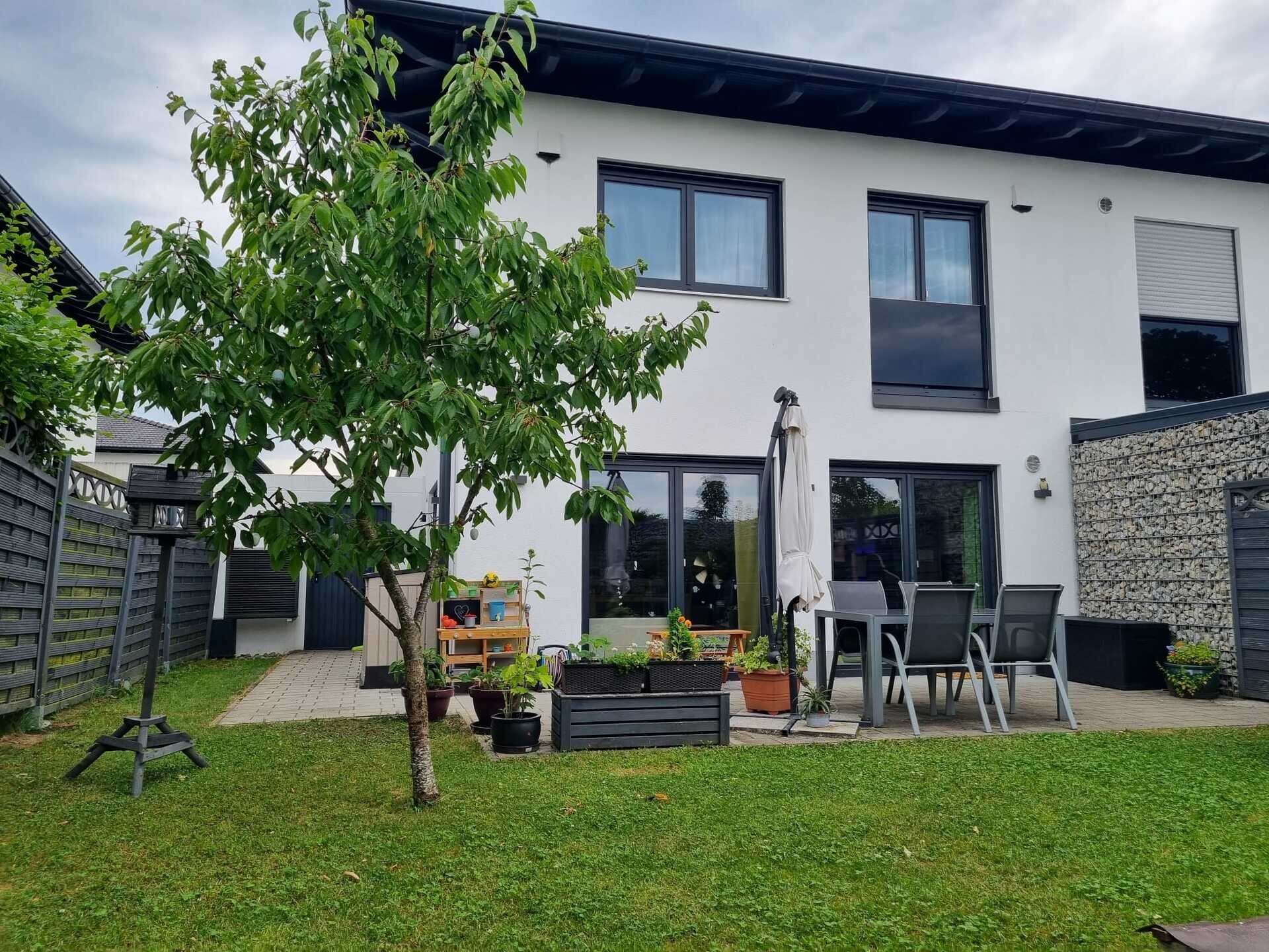 Großzügige Doppelhaushälfte mit Top-Ausstattung und Garten – Haus in Tiefenbach