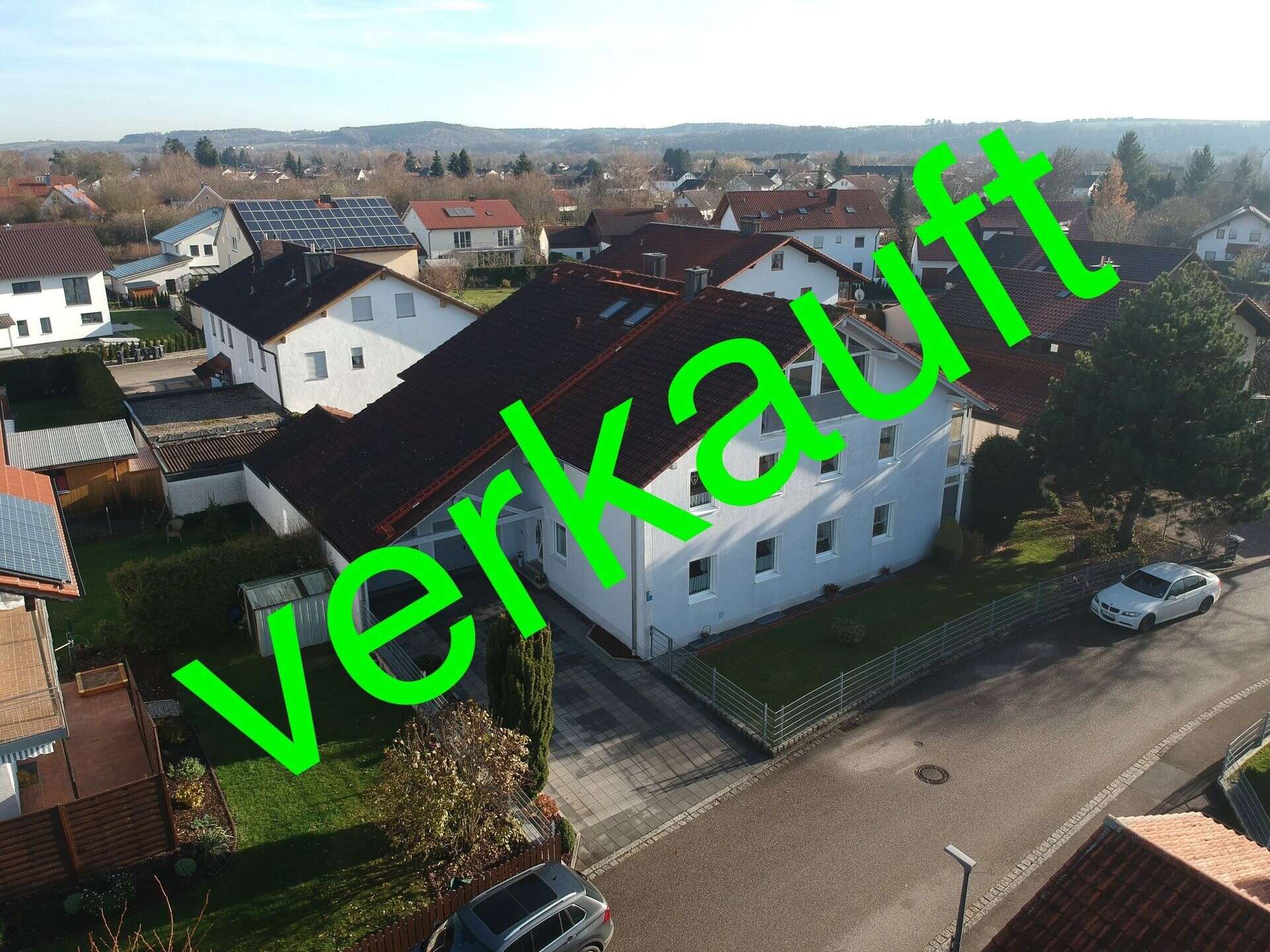 2 Familienhaus mit ausgebautem Dachgeschoss und teilintegrierter Doppelgarage - verkauft – Haus in Dingolfing