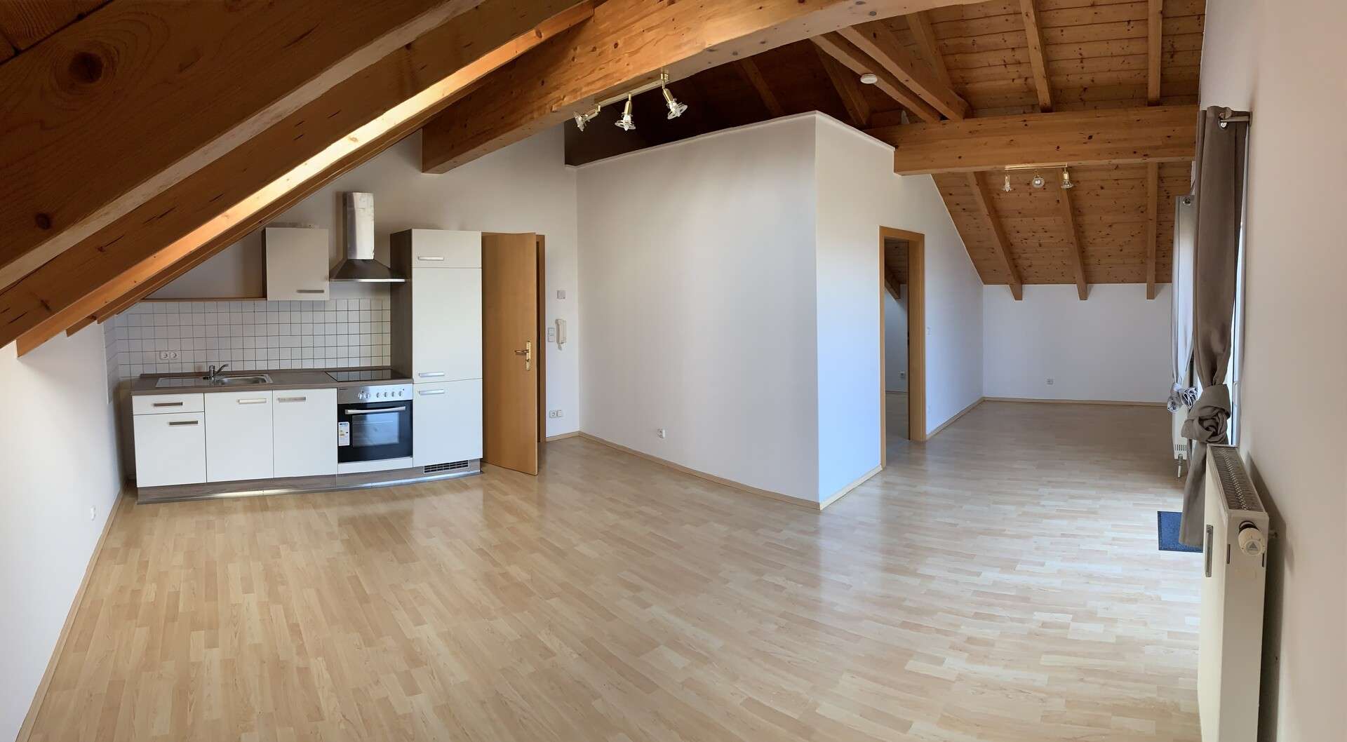 wunderschöne Dachgeschosswohung mit Sichtdachstuhl und Balkon – Immobilie in Passau