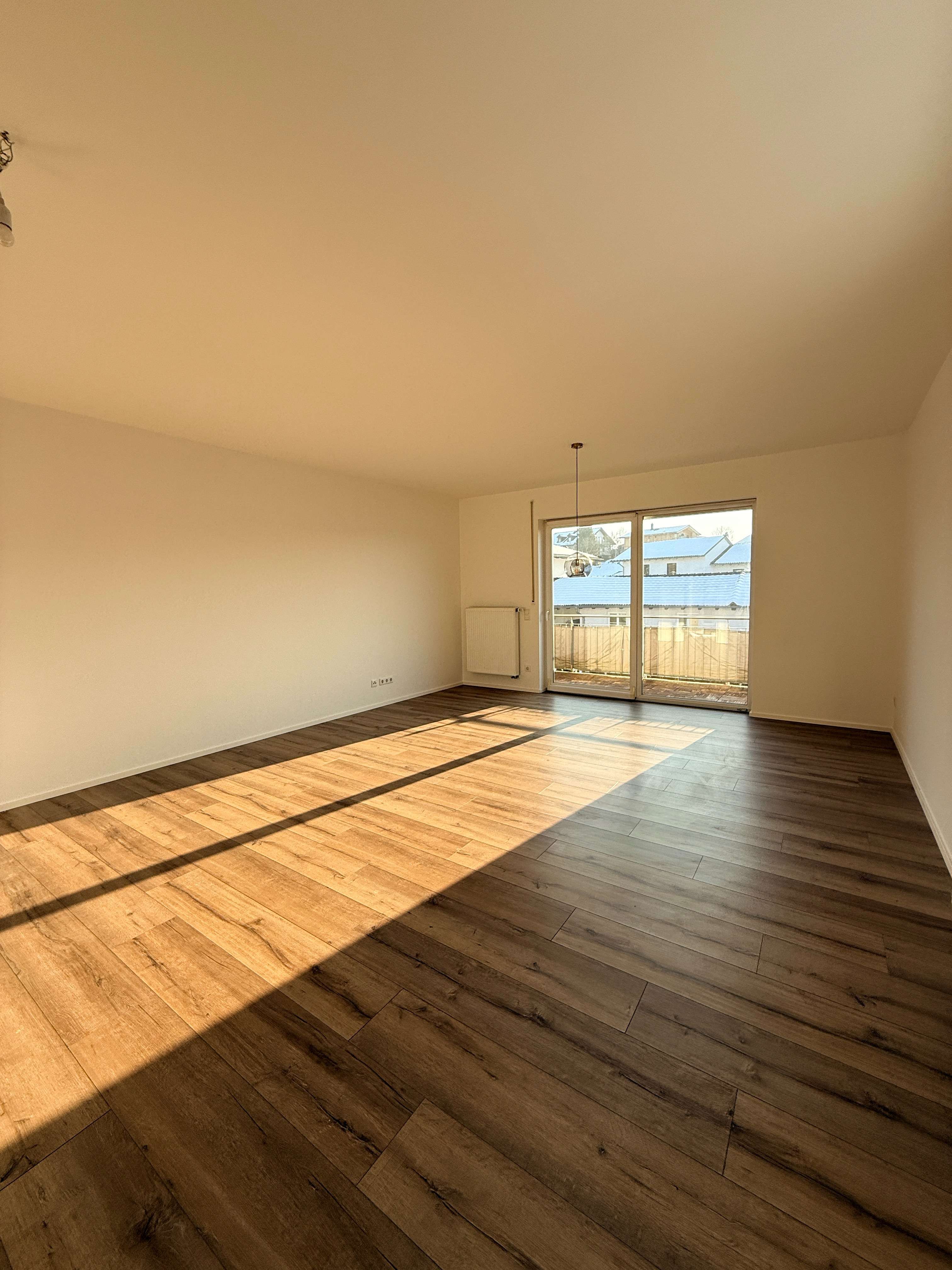 Moderne 2-Zimmer-Wohnung mit Balkon, Garage und Stellplatz in gepflegtem Haus (BJ 2014) – Wohnungen in Tiefenbach