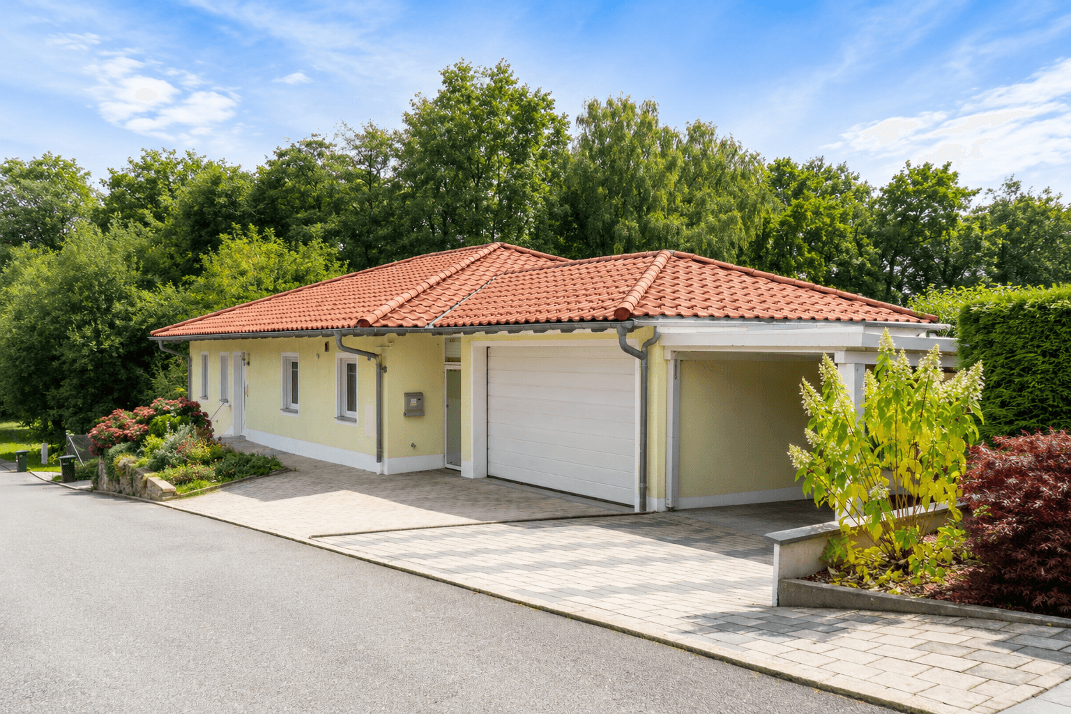 Modernes Zweifamilienhaus in Passau mit Mieteinnahmen und großer Terrasse – Häuser in Passau