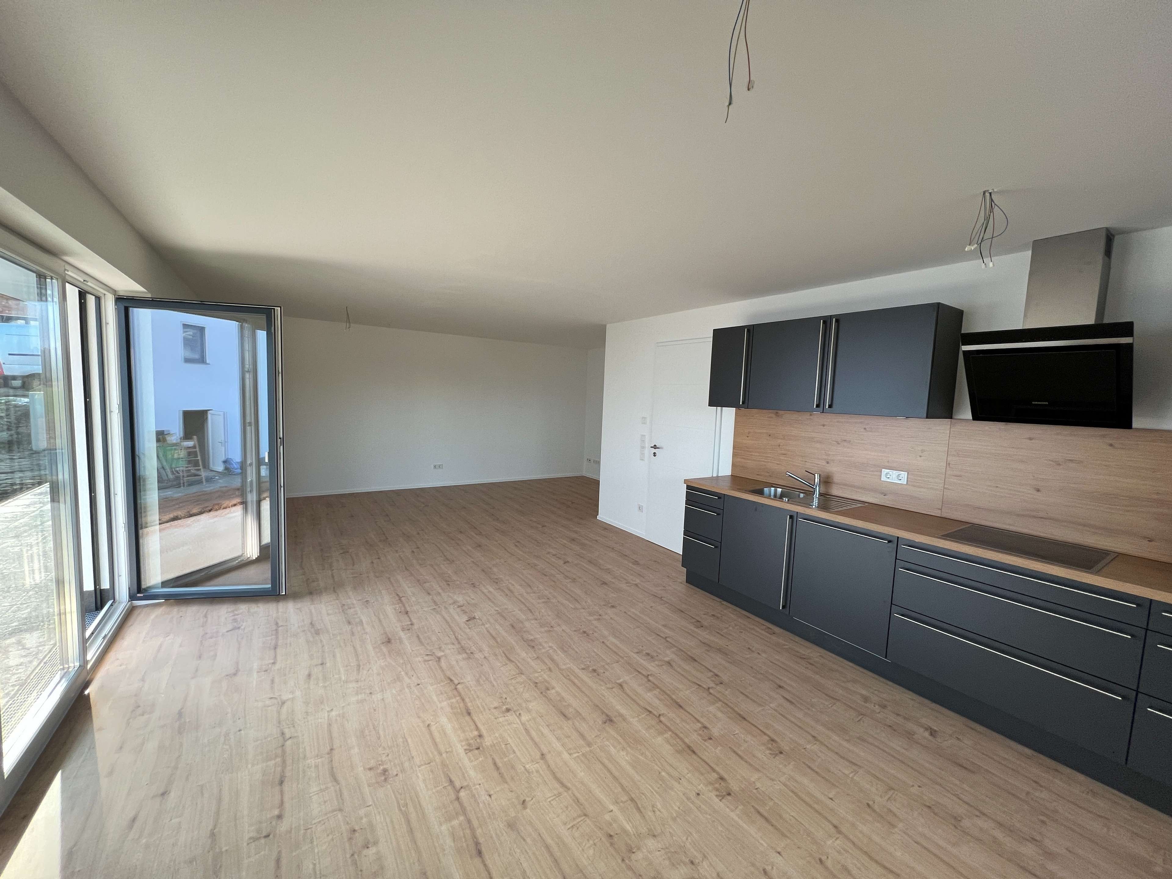 Moderne Erdgeschosswohnung mit großer Terrasse- Erstbezug ab sofort