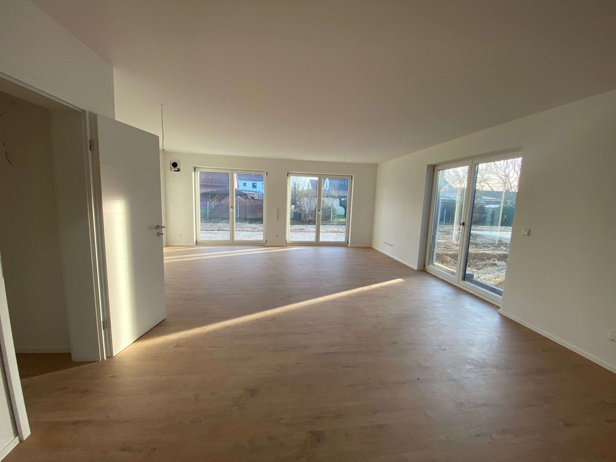 Erstbezug in Osterhofen: Komfortables 4-Zimmer-Reihenmittelhaus ab 01.06.2024