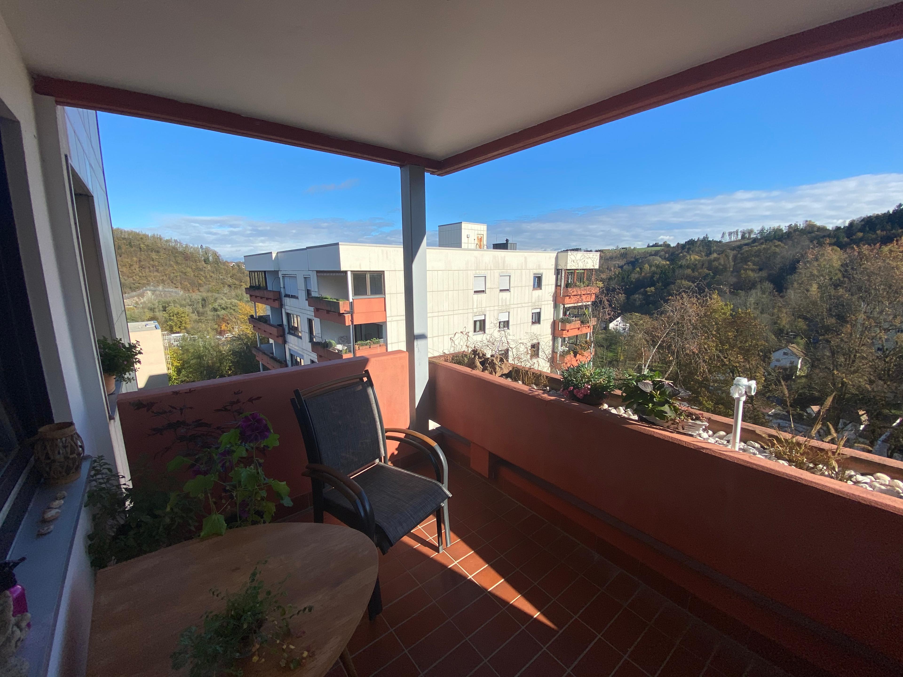 Moderne 2 Zimmerwohnung mit großem Balkon EBK und TG-Stellplatz