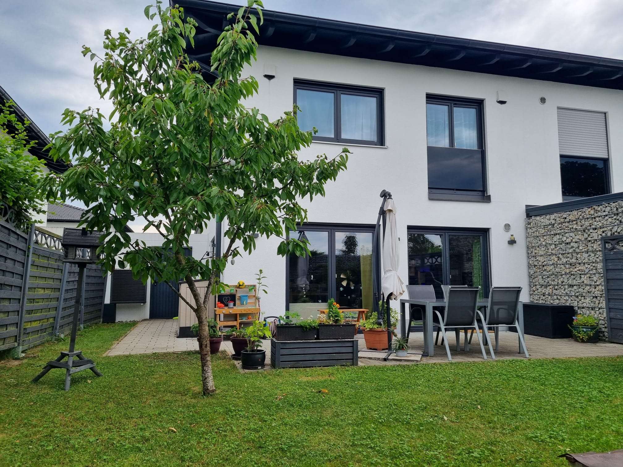 Großzügige Doppelhaushälfte mit Top-Ausstattung und Garten – Doppelhaushälfte in Tiefenbach